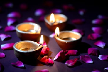 diwali-candles-and-petals_20%